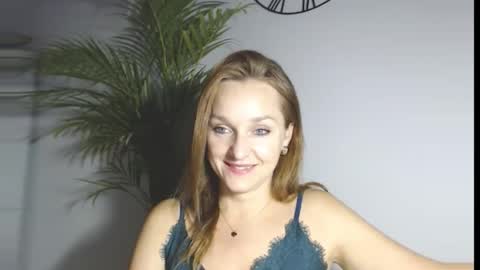 Alicia online show from November 2025 03:12:02 PM