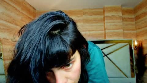 Snapshot of alie_martin_r chatting on April 2026 07:48:01 PM Alie online show from April 2026 07:48:01 PM