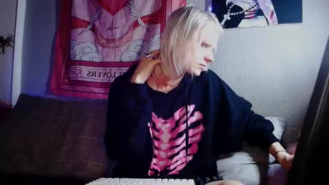 Alien Bella online show from February 2026 04:11:02 PM