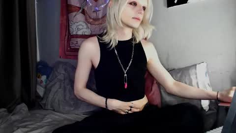 Alien Bella online show from May 2026 11:55:02 PM