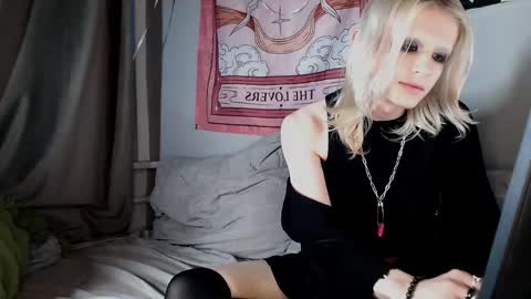 Alien Bella online show from June 2026 12:17:01 AM
