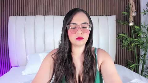 Snapshot of alihamilton_ chatting on October 2025 10:44:01 PM Aliha online show from October 2025 10:44:01 PM