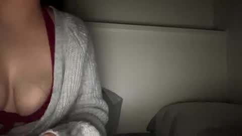 alihandra_ale online show from September 2025 04:37:02 AM