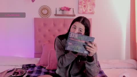 aliice_walker_ online show from December 2024 12:11:02 PM