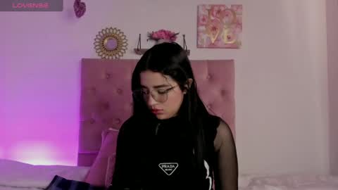 aliice_walker_ online show from December 2024 06:44:01 PM