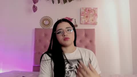 aliice_walker_ online show from December 2024 03:33:01 PM