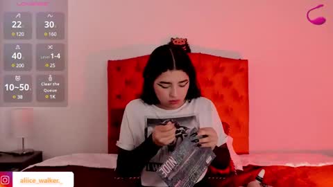 aliice_walker_ online show from December 2024 12:41:01 PM