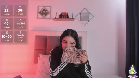 aliice_walker_ online show from January 2025 12:49:01 PM