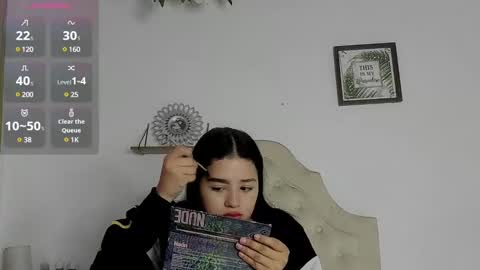 aliice_walker_ online show from February 2025 12:14:02 PM