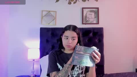 aliice_walker_ online show from February 2025 01:11:02 PM