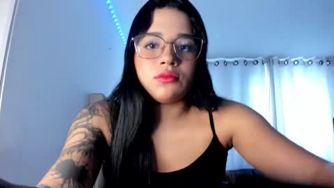 aliice_walker_ online show from October 2025 02:05:01 PM