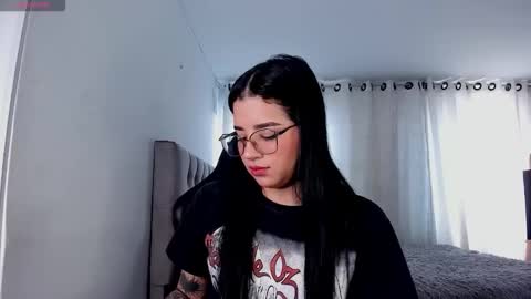 aliice_walker_ online show from November 2025 07:19:01 PM