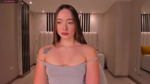 alinakravitz_ online show from September 2025 11:44:01 AM