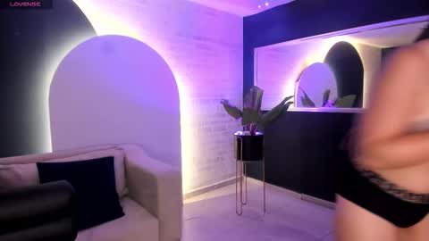 alinakravitz_ online show from February 2026 12:03:01 PM