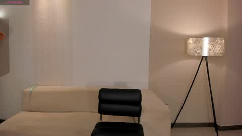 Snapshot of alinakravitz_ chatting on May 2026 06:46:01 PM alinakravitz_ online show from May 2026 06:46:01 PM