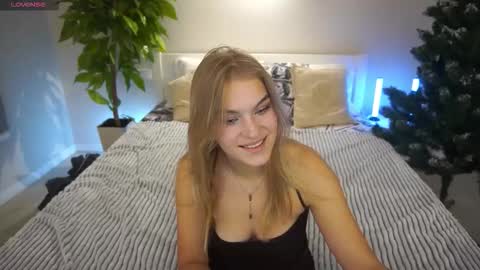 Snapshot of alinalemon chatting on December 2025 08:13:02 PM Alina online show from December 2025 08:13:02 PM