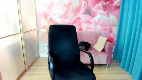 Snapshot of alinamoor chatting on January 2026 06:57:02 PM AlinaMoor online show from January 2026 06:57:02 PM