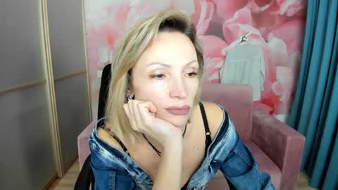 Snapshot of alinamoor chatting on February 2026 07:10:01 PM AlinaMoor online show from February 2026 07:10:01 PM