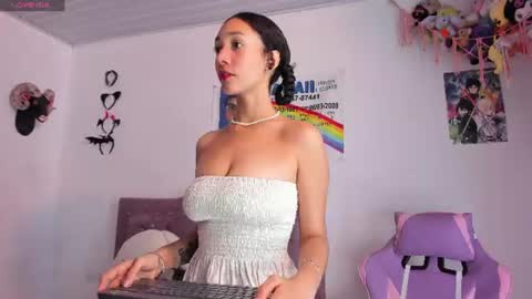 Snapshot of aline_ackerman chatting on August 2026 12:23:01 AM ALINE online show from August 2026 12:23:01 AM