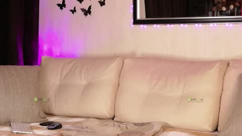 Alice online show from November 2025 02:01:02 AM