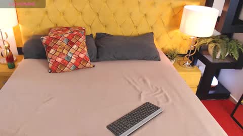 Luna online show from November 2025 12:05:01 AM