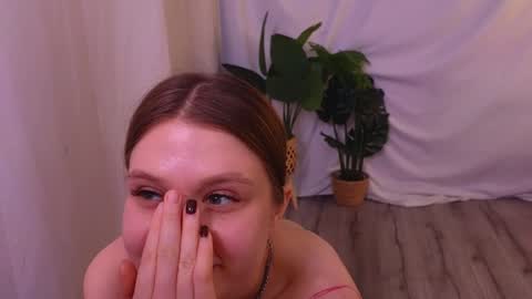 Snapshot of alisia_spinnet chatting on December 2024 02:05:01 PM Alisia online show from December 2024 02:05:01 PM