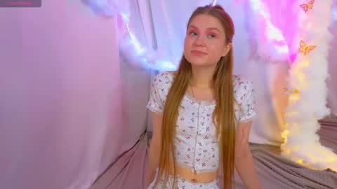 Snapshot of alisia_spinnet chatting on September 2025 10:15:02 AM Alisia online show from September 2025 10:15:02 AM