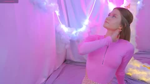 Snapshot of alisia_spinnet chatting on November 2025 03:44:02 PM Alisia online show from November 2025 03:44:02 PM