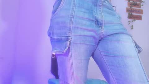 Alisia online show from October 2025 10:33:02 PM