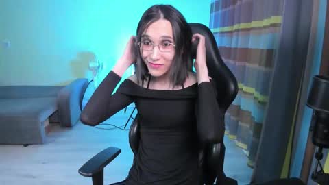 Snapshot of alison_marlowe chatting on February 2026 09:33:02 PM Alison online show from February 2026 09:33:02 PM