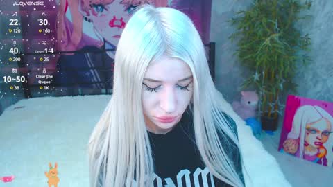 Snapshot of alison_moonlight chatting on January 2025 02:04:02 AM Alison online show from January 2025 02:04:02 AM