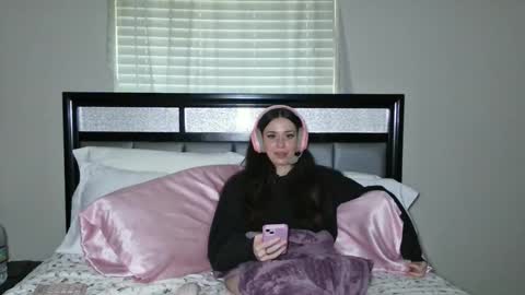 Snapshot of alisonfieldsxo chatting on May 2026 11:23:01 PM Alison Fields online show from May 2026 11:23:01 PM