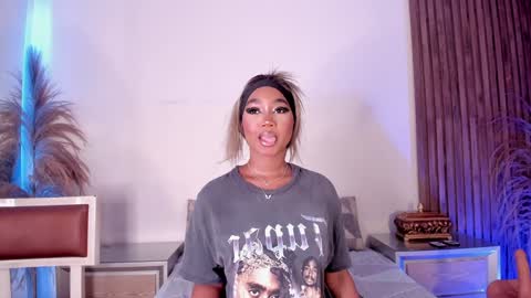 Snapshot of alisoon_moon chatting on January 2025 10:27:02 AM Alison Moon online show from January 2025 10:27:02 AM