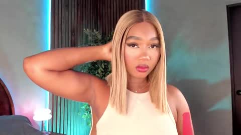 Snapshot of alisoon_moon chatting on November 2025 12:11:01 AM Alison Moon online show from November 2025 12:11:01 AM