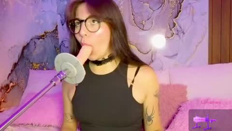 Mia online show from April 2026 08:31:01 PM