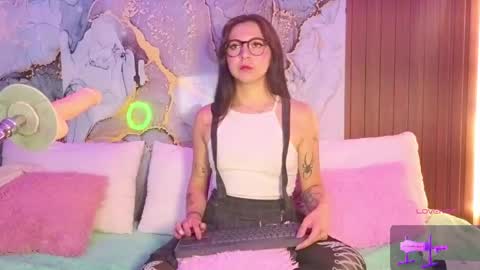 Mia online show from April 2026 08:44:01 PM