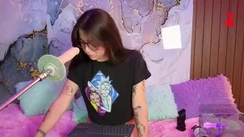 Mia online show from May 2026 10:25:02 PM