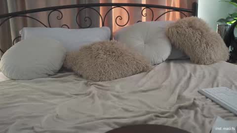 Alissa online show from February 2025 01:14:02 PM