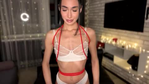 Alissa online show from November 2025 08:33:02 PM