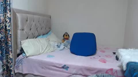 Snapshot of alisse27 chatting on November 2025 12:32:01 AM allise online show from November 2025 12:32:01 AM