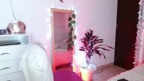 Snapshot of alissesallie_ chatting on December 2024 02:05:01 AM alissesallie_ online show from December 2024 02:05:01 AM