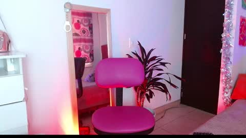 Snapshot of alissesallie_ chatting on January 2025 08:26:01 PM alissesallie_ online show from January 2025 08:26:01 PM