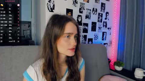 Alivia online show from November 2025 09:44:02 AM