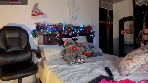 Snapshot of alizmarias chatting on December 2024 12:14:02 AM Andrea..... online show from December 2024 12:14:02 AM