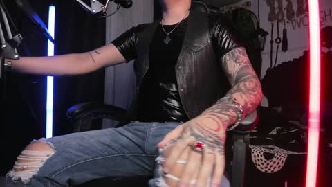   online show from December 2024 01:18:01 AM