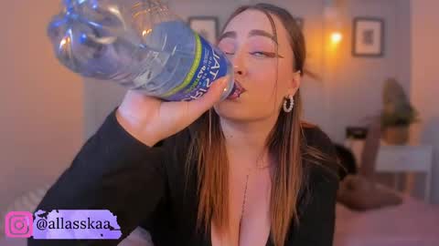 Laura online show from May 2026 04:52:01 AM