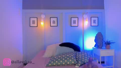 Laura online show from May 2026 05:03:02 AM