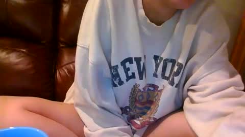 Snapshot of alliebearx chatting on November 2025 05:38:01 AM alliebearx online show from November 2025 05:38:01 AM