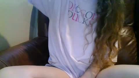 Snapshot of alliebearx chatting on December 2025 11:43:01 PM alliebearx online show from December 2025 11:43:01 PM