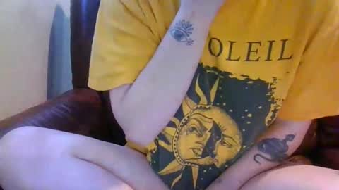 Snapshot of alliebearx chatting on December 2025 07:11:01 PM alliebearx online show from December 2025 07:11:01 PM
